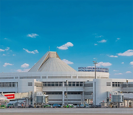 Antalya Havalimanı 3 ayda 3 Milyon yolcu sayısını aştı