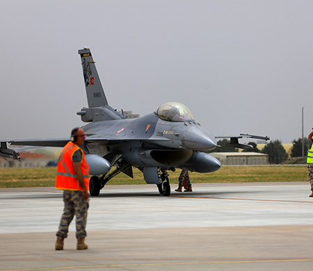F-16'lar pilotların kumandasında vatanı koruyor