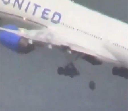 United Airlines uçağının kalkış sırasında lastiği koptu