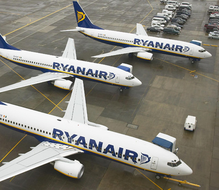 Ryanair Nisan ayında 1000'den fazla uçuşunu iptal etti